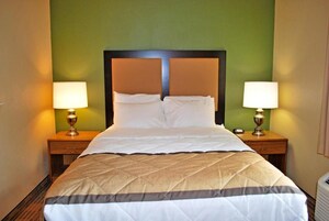 Muebles diferentes, cortinas blackout, wifi gratis y ropa de cama 