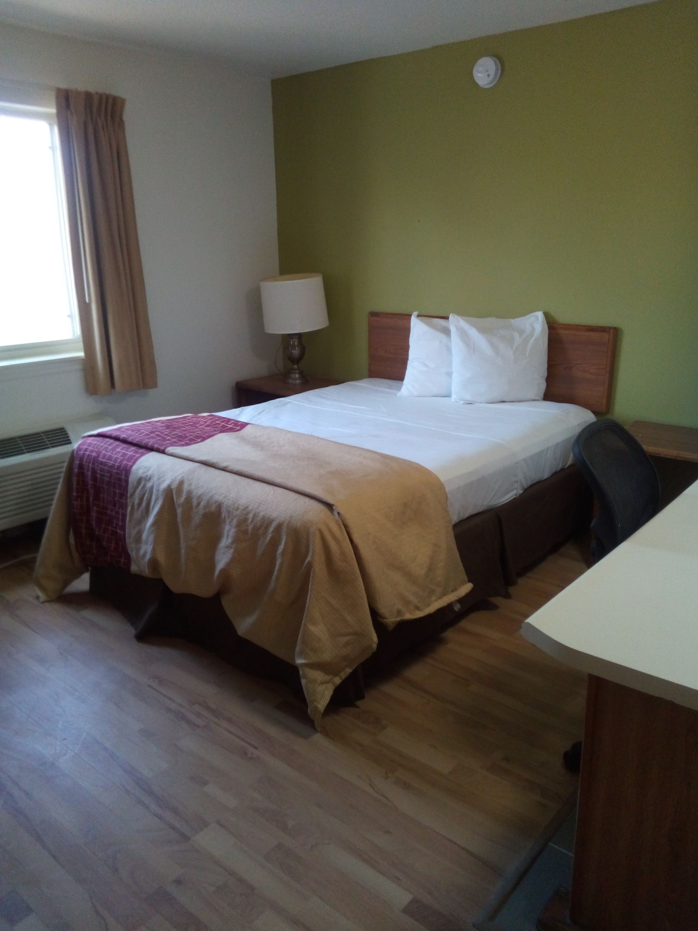 basic room, 1 queen bed, non smoking | individually furnished, blackout curtains, free wifi, bed sheets