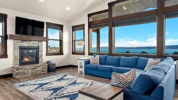 Smart TV, chimenea, videojuegos y reproductor de DVD