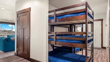 5 bedrooms, iron/ironing board, WiFi, bed sheets