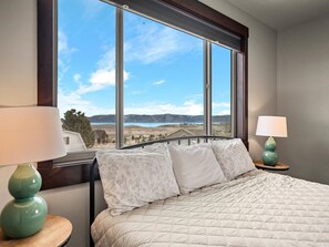 5 bedrooms, iron/ironing board, WiFi, bed sheets