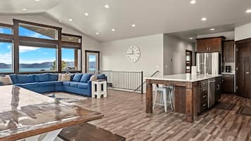 Smart TV, chimenea, videojuegos y reproductor de DVD