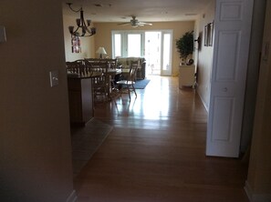 Interior - Labor Day Week price reduce
OCEAN VIEW 3bed 2.5 bath, Beach block Wildwood Crest (Wildwood Crest)