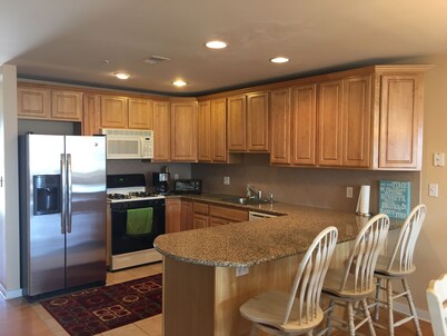 Labor Day Week price reduce
OCEAN VIEW 3bed 2.5 bath, Beach block Wildwood Crest