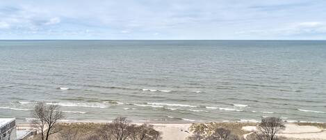 Am Strand, LiegestĂŒhle, StrandtĂŒcher