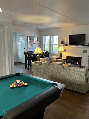 Smart-TV, peis, fotballspill og bordtennis