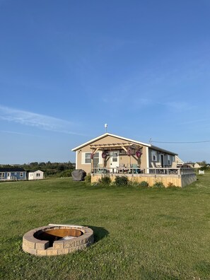 Property grounds - Cozy Cottage Close to Fantastic Beach! (Sea View)