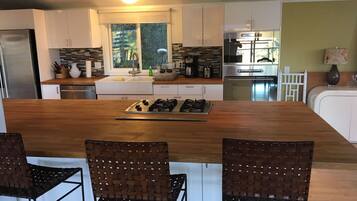 Frigorífic, microones, forn i placa de cuina