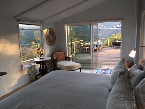 2 bedrooms, iron/ironing board, free WiFi, bed sheets - Mountaintop open home living-pool, hot tub & views! (Ukiah)
