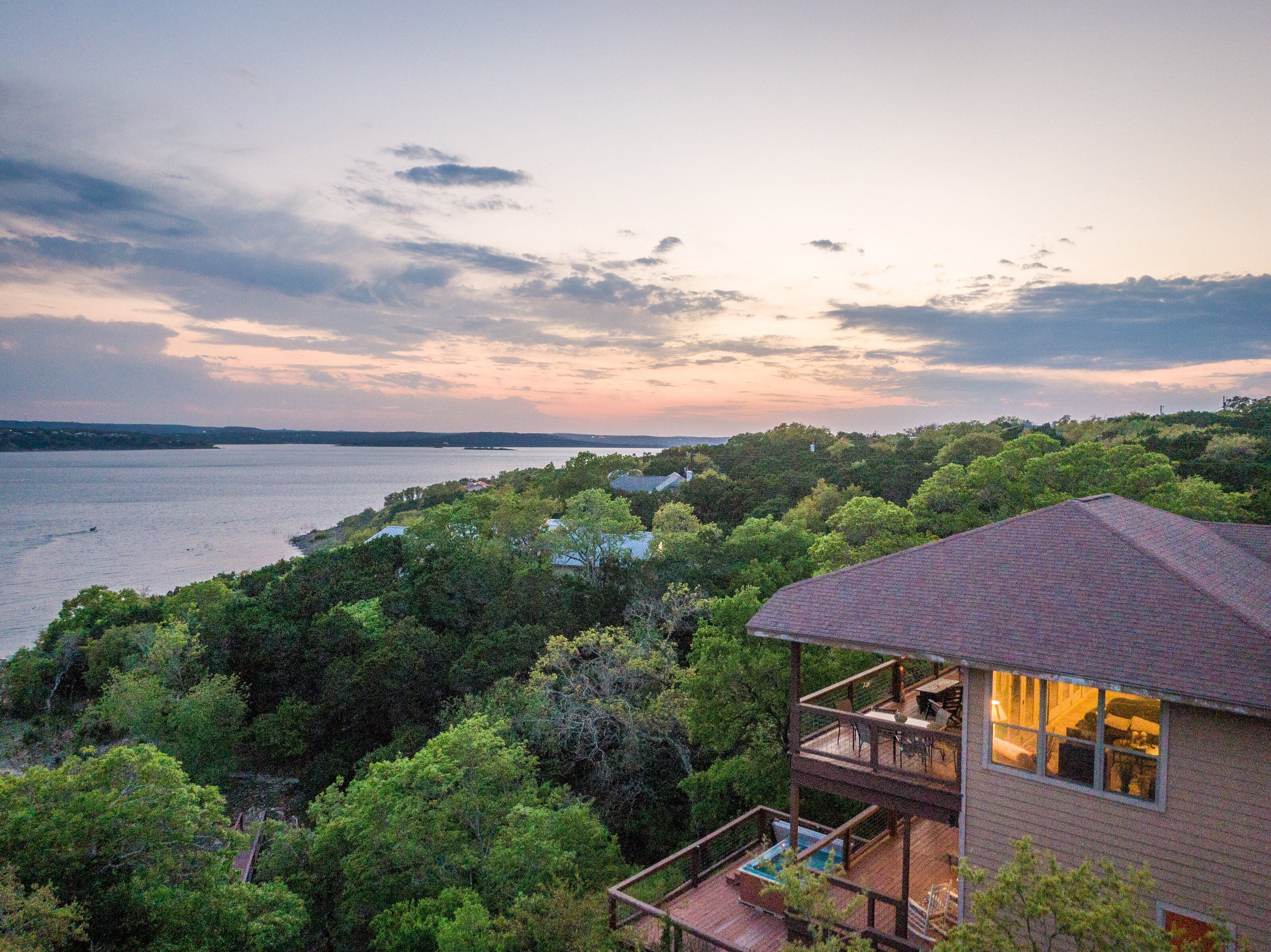Bella's Cove - waterfront, hot tub, amazing views, sleeps 14!