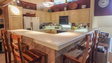 冰箱、微波炉、烤箱、炉灶