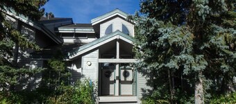 Beautiful year-round Mammoth Townhome with 3 Bedrooms Plus Loft, 2 Bathrooms