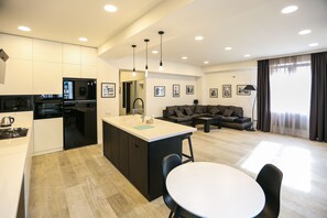 Appartement, 2 chambres | Bureau, rideaux d’obscurcissement, système d’insonorisation