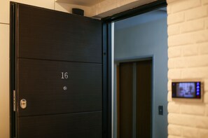 Pintu masuk properti