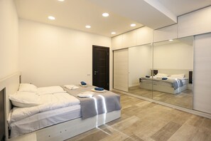 Appartement, 2 chambres | Bureau, rideaux occultants, chambres insonorisées