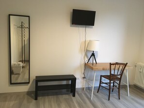 Habitación Deluxe doble, 1 cama de matrimonio, vistas al parque | Escritorio, cunas (de pago), wifi gratis