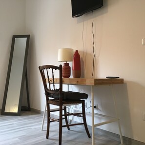 Habitación con 1 cama doble o 2 individuales | Escritorio, cunas (de pago), wifi gratis
