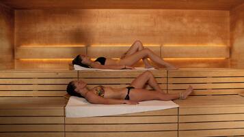Couples treatment rooms, body treatments, hydrotherapy, aromatherapy