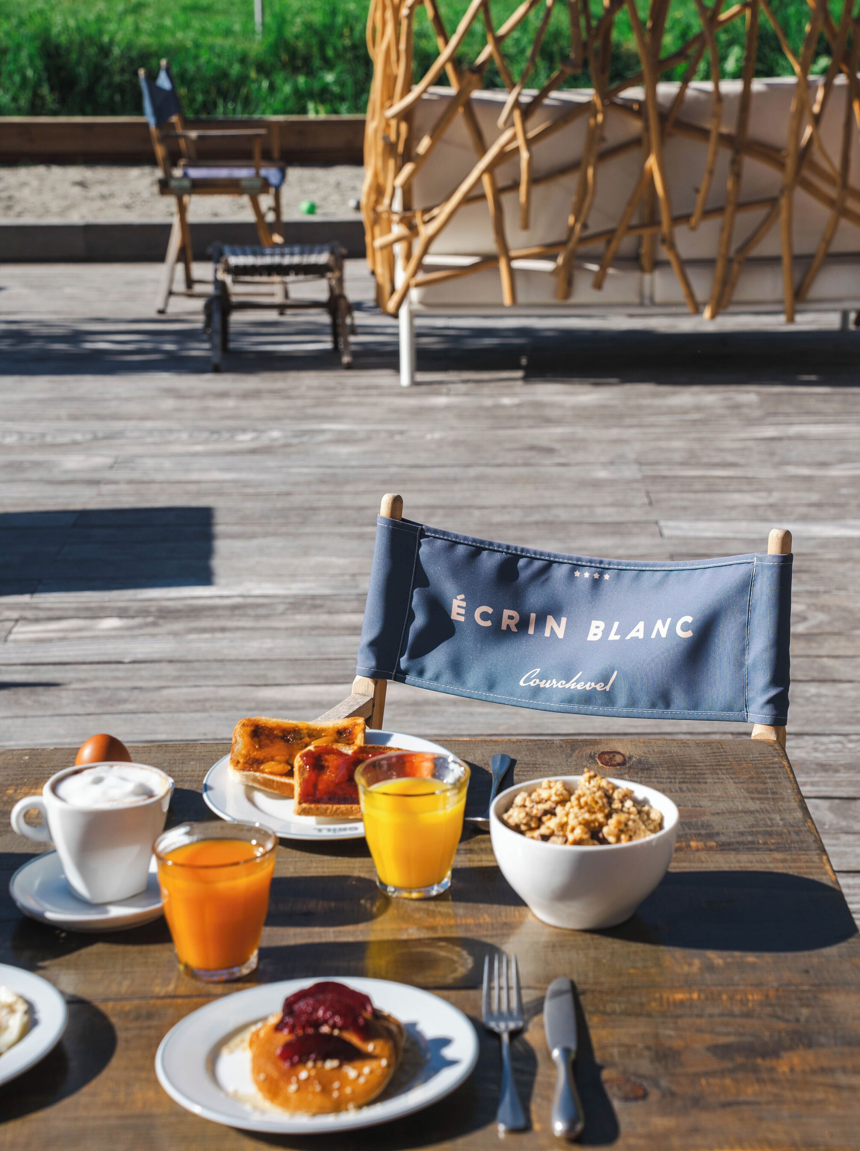 2 restaurants, breakfast, lunch, dinner served; local cuisine