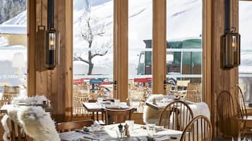 2 restaurants servant le petit déjeuner, spécialités Cuisine locale