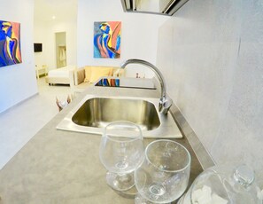 Deluxe Studio Suite, Garden View (Jumilite) | Living area | Flat-screen TV - Petra Maris B&B (Peschici)