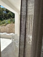 Comfort-Studiosuite, Balkon (Basanite) | Wohnbereich | Flachbildfernseher