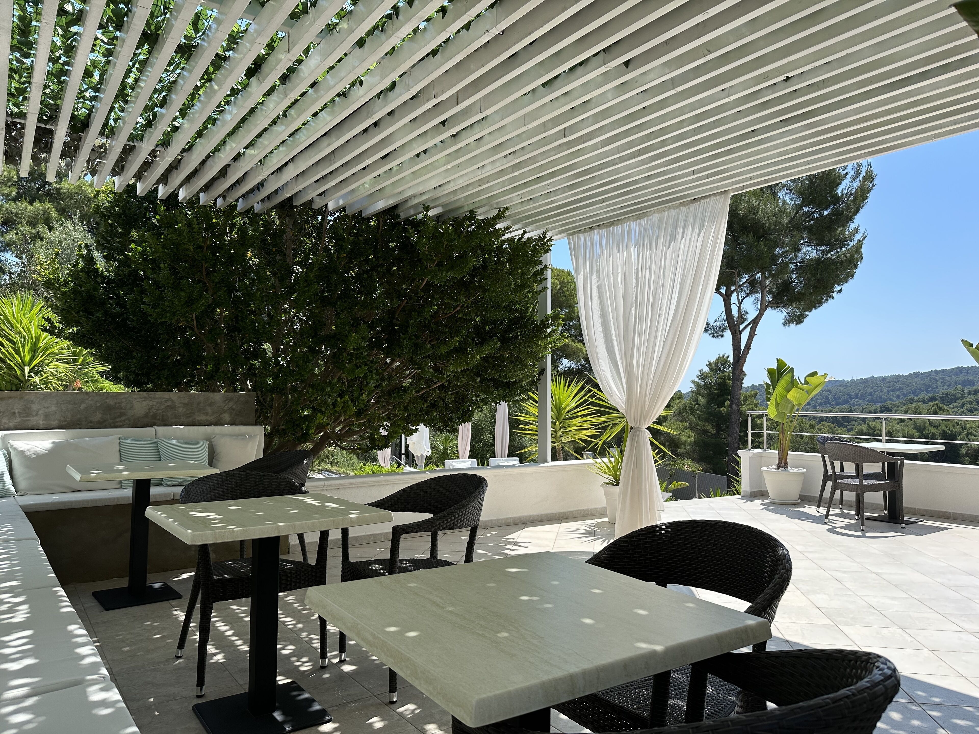 朝食 (オーダー形式)、毎日提供 (1 名様 7 EUR)