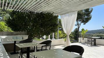 Frukost enligt egen beställning varje dag (EUR 7 per person)