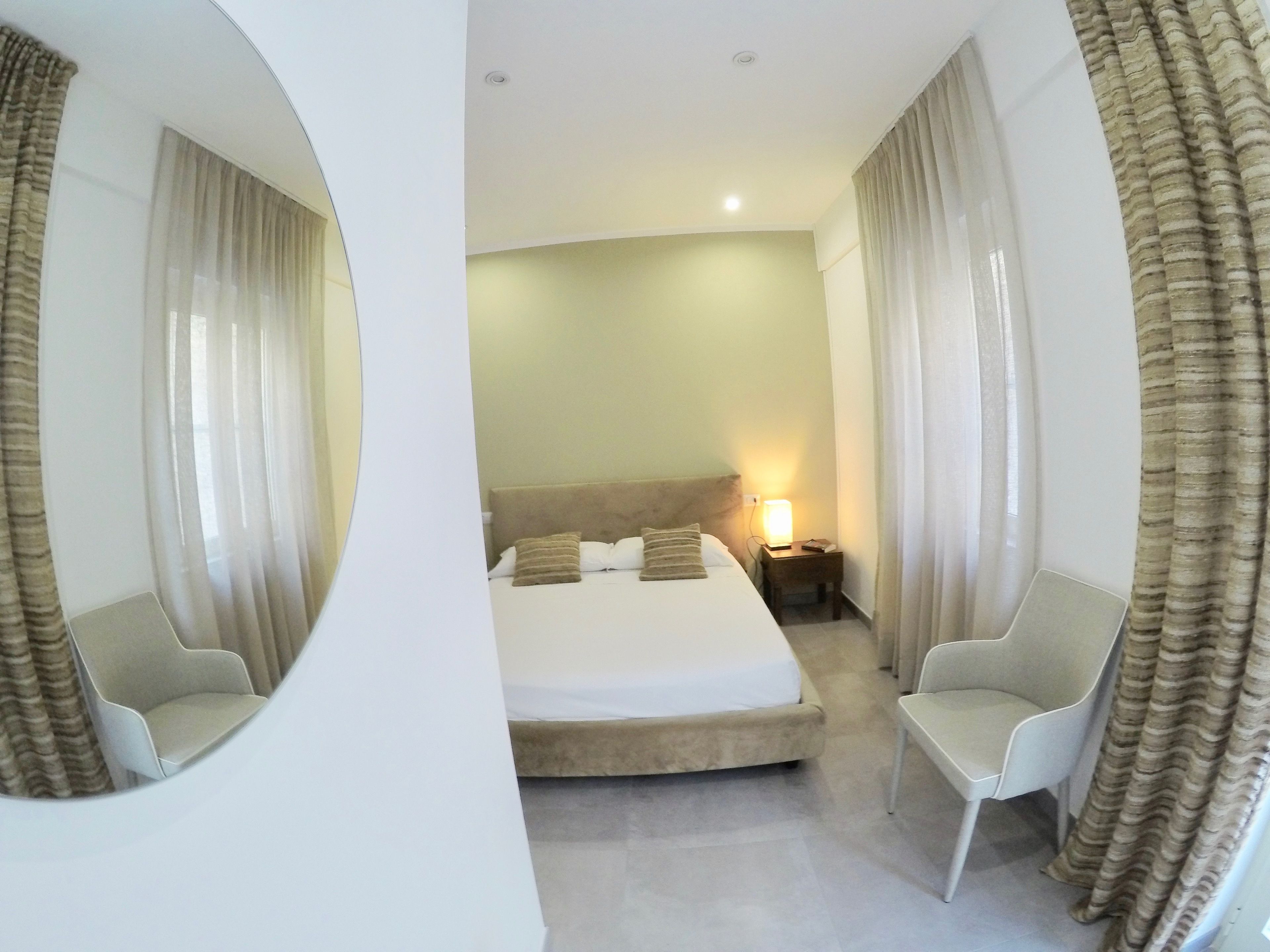 デザイン ダブルルーム (Riolite) | セーフティボックス (室内)、遮光カーテン、防音設備、ベッドシーツ