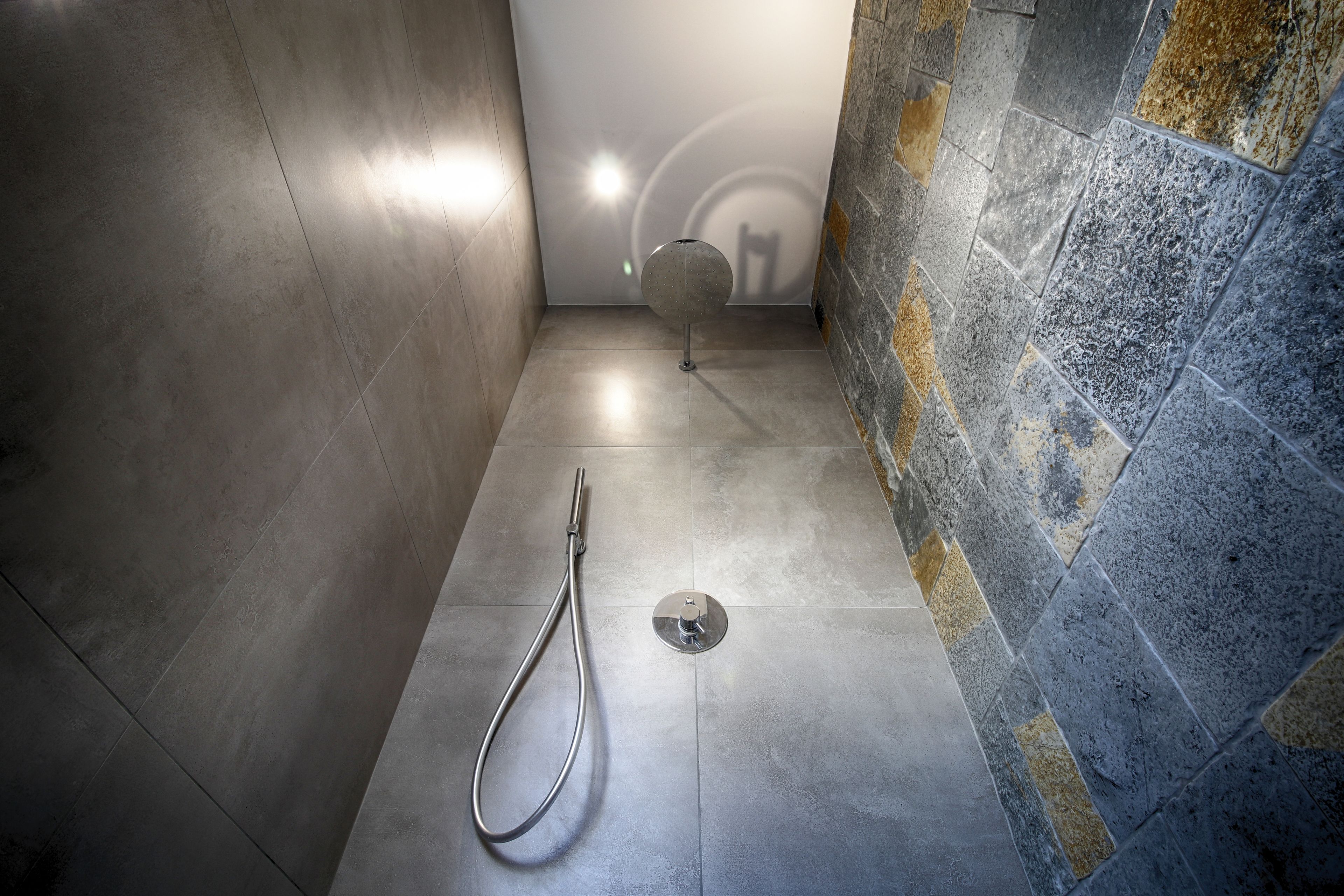 Design Double Room (Riolite) | Bathroom | Shower, rainfall showerhead, free toiletries, hair dryer
