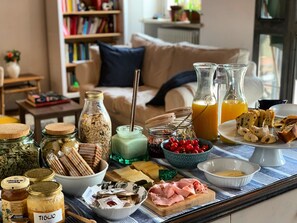 Daily buffet breakfast (EUR 10 per person) - Relais Valpolicella B&B (Marano di Valpolicella)