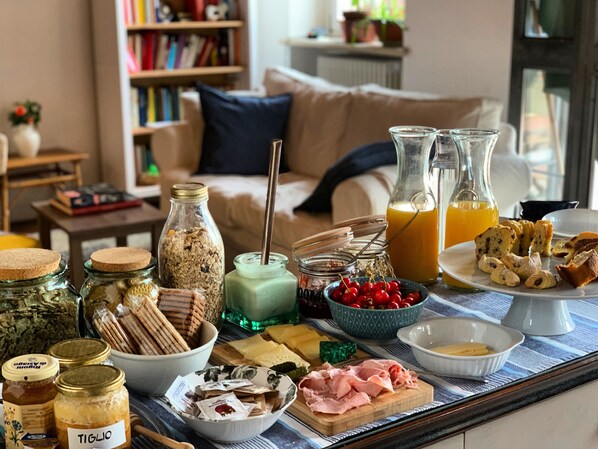 Petit déjeuner buffet (10 EUR par personne)