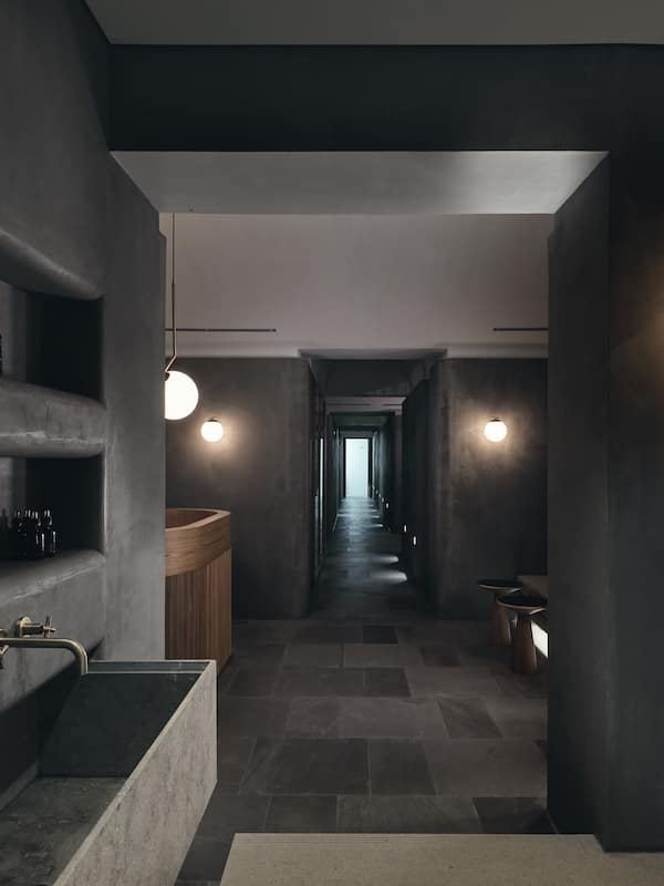 Couples treatment rooms, body treatments, deep-tissue massages