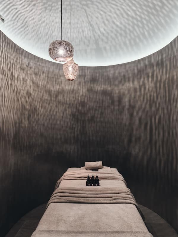 Couples treatment rooms, body treatments, deep-tissue massages