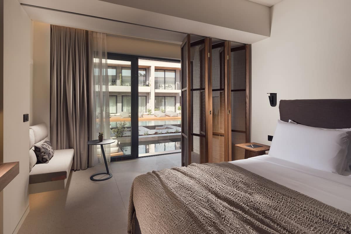 Shared Pool Superior Suite | 1 bedroom, premium bedding, Tempur-Pedic beds, minibar