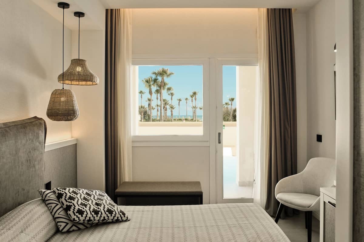 Standard Double Room, Sea View | In-room safe, desk, free cribs/infant beds, free WiFi