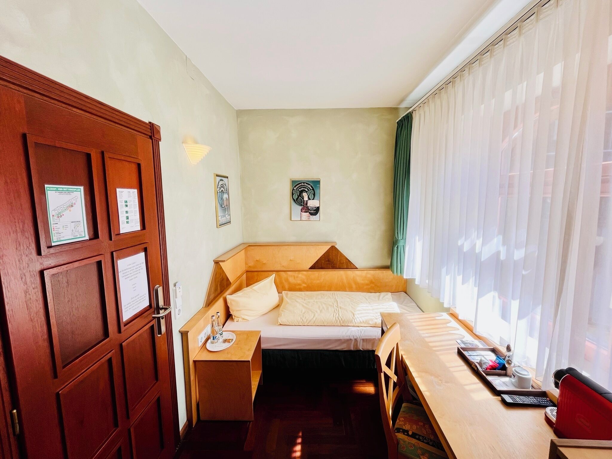 In-room safe, WiFi (free), bed sheets
