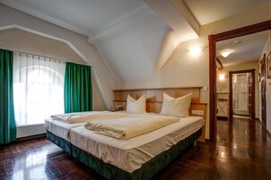 Suíte júnior | Cofres nos quartos, Wi-Fi de cortesia, roupa de cama