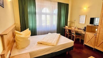 Zimmersafe, kostenloses WLAN, Bettwäsche