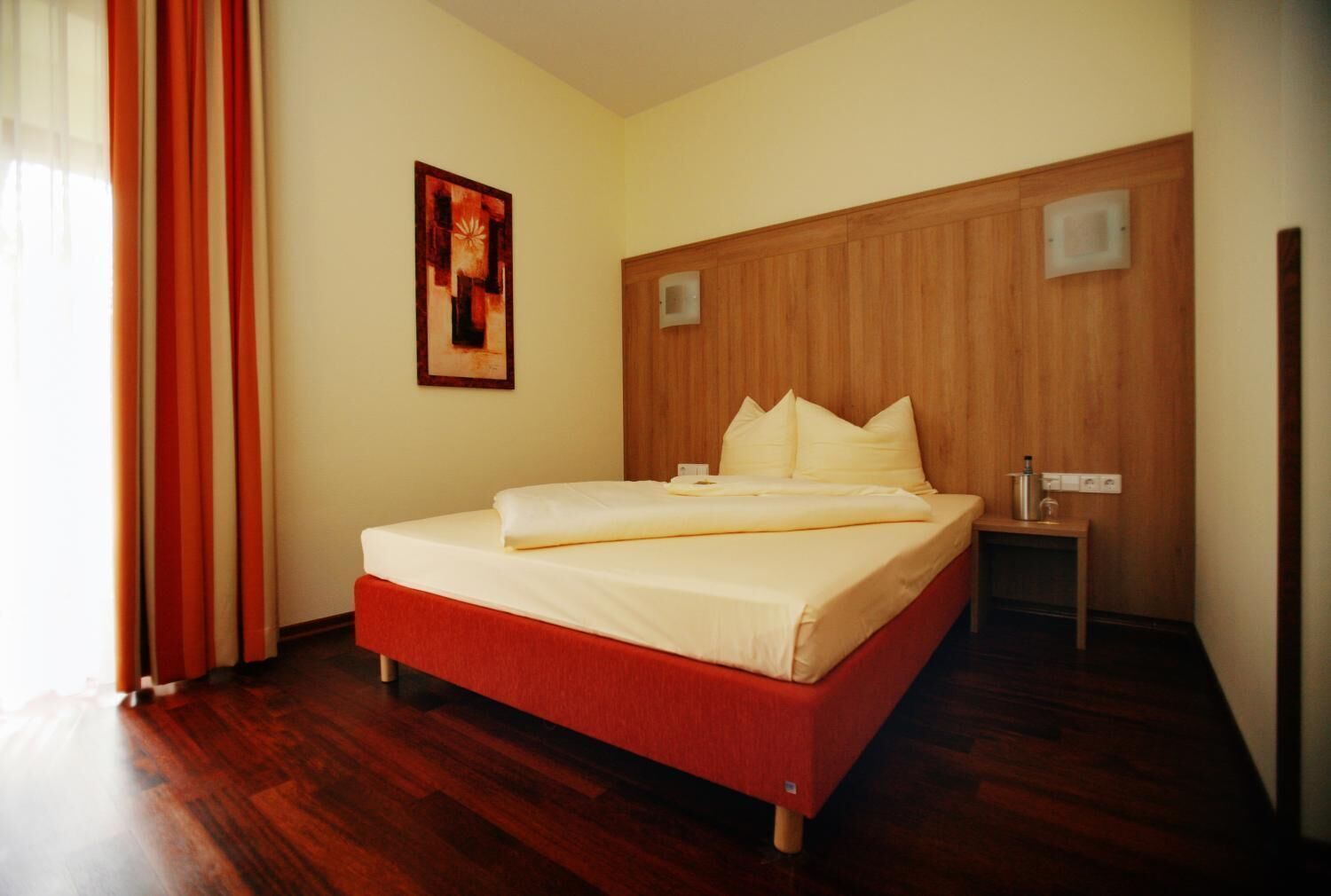 Caja de seguridad en la habitación, wifi gratis y ropa de cama 