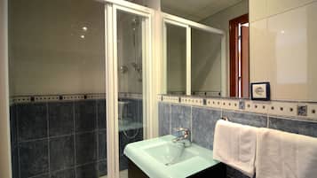 Shower, towels