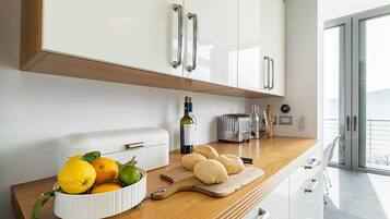 Villa (3 Bedrooms) | Cucina privata | Frigorifero, forno, lavastoviglie, macchina per tè/caffè