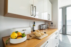 Private kitchen - Luxury Italian Lakes Villa With Private Pool, Gym, Bbq, Wifi, Lake Views (Verbania)