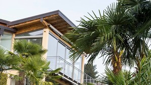 A modern two-story building with a balcony and large windows. - Luxury Italian Lakes Villa With Private Pool, Gym, Bbq, Wifi, Lake Views (Verbania)