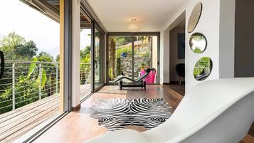 Villa (3 Bedrooms) | Living room | TV