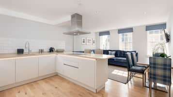 Classic 3 Bed Apartment | Private kitchen