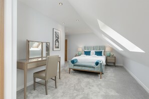 Superior 2 Bed Apartment with Balcony | Desk, iron/ironing board, rollaway beds, free WiFi - Destiny Scotland Royal Mile Residence (Edinburgh)