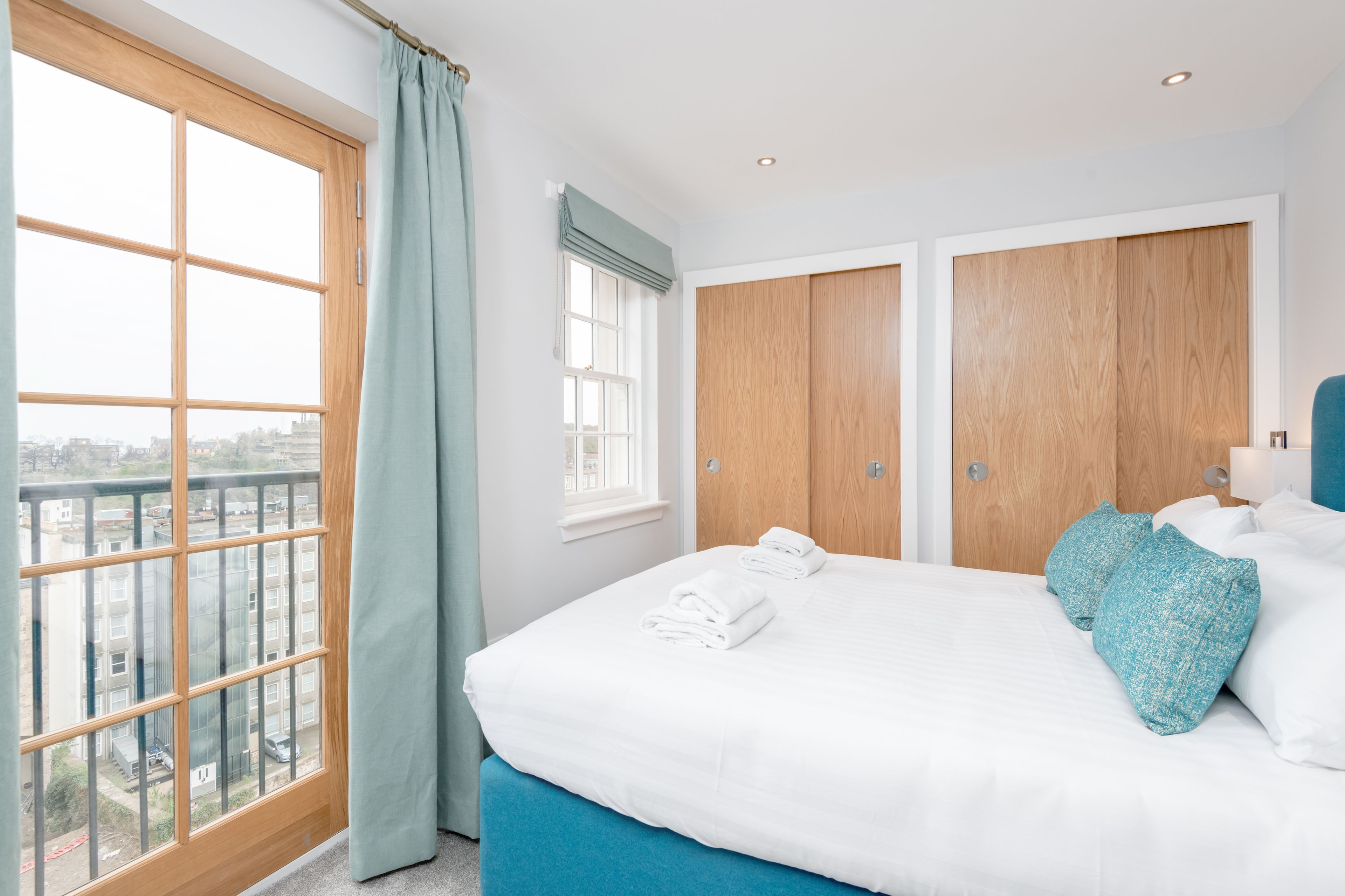Classic 3 Bed Apartment | Desk, iron/ironing board, rollaway beds (surcharge), WiFi (free)