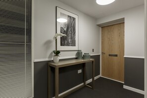 Interior entrance - Destiny Scotland Royal Mile Residence (Edinburgh)