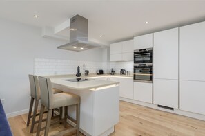 Superior 3 Bed Apartment | Private kitchen | Fridge, microwave, oven, stovetop - Destiny Scotland Royal Mile Residence (Edinburgh)